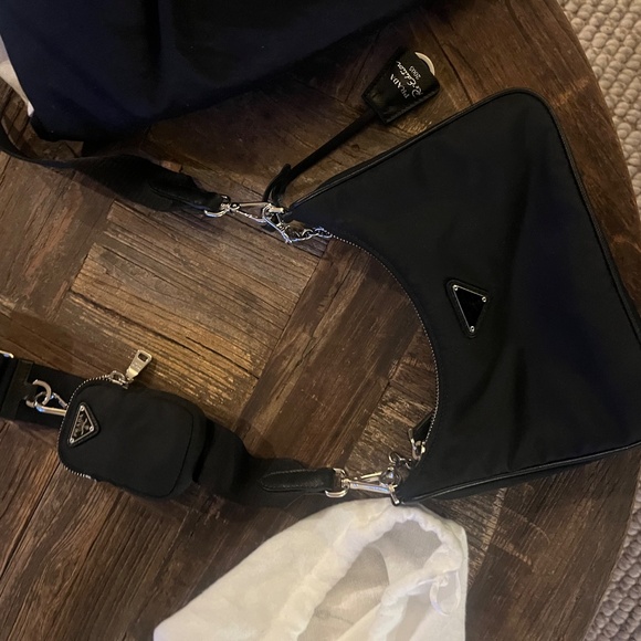 Prada Re-edition 2025 Nylon crossbody - Picture 2 of 5